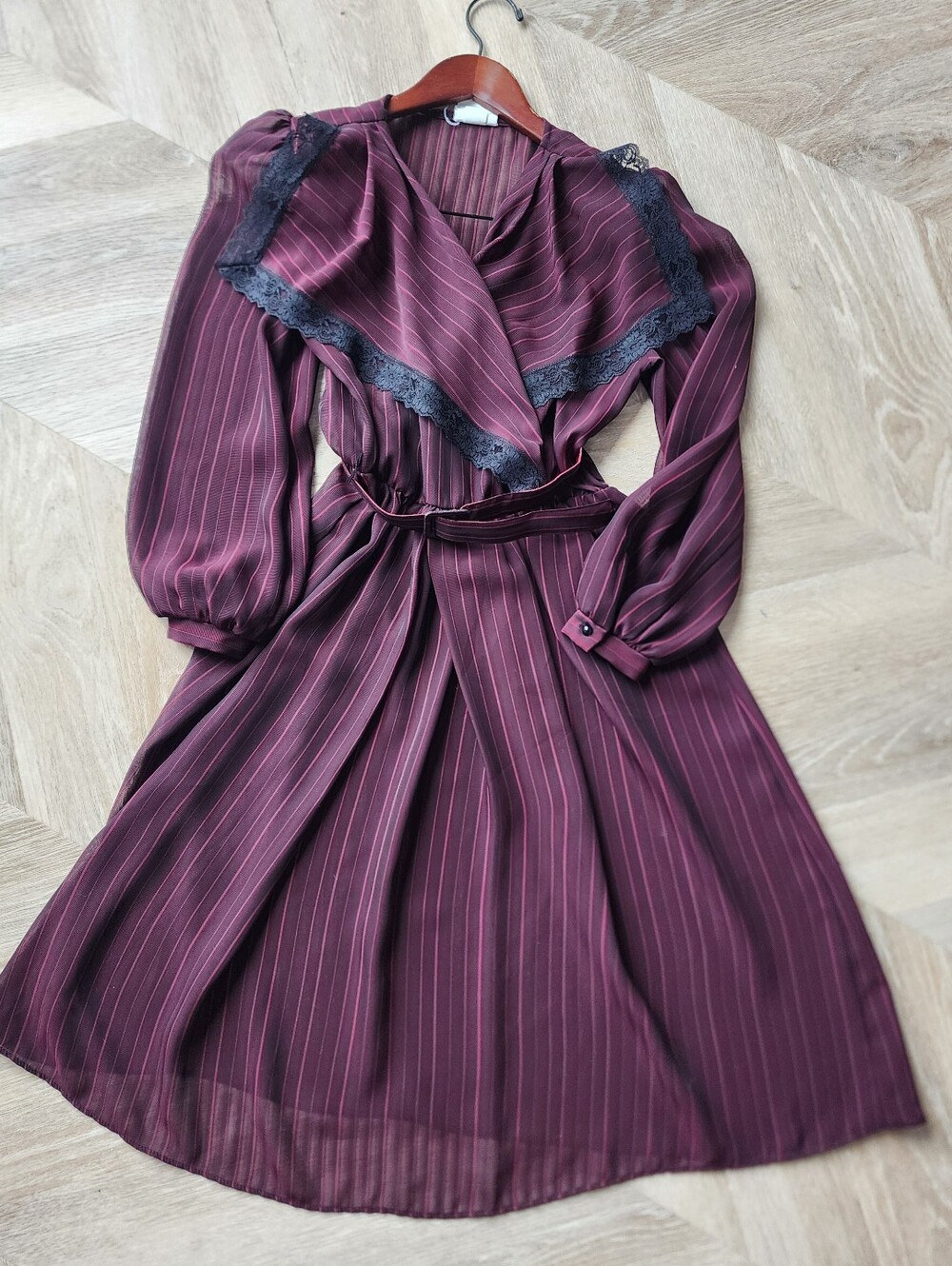 Elegant Vintage Burgundy Striped Dress